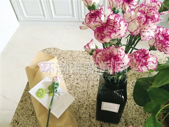 網(wǎng)絡訂花流行 市民看法不一